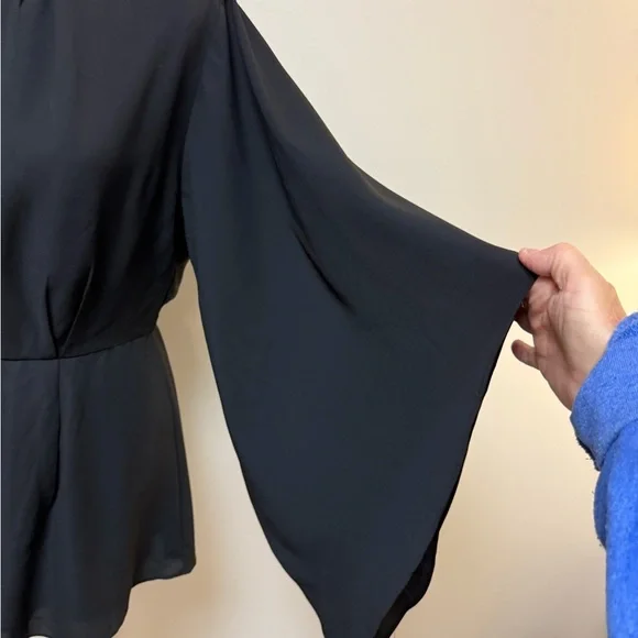 Very J Elegant Black Backless Shorts Romper - Picture 3 of 13